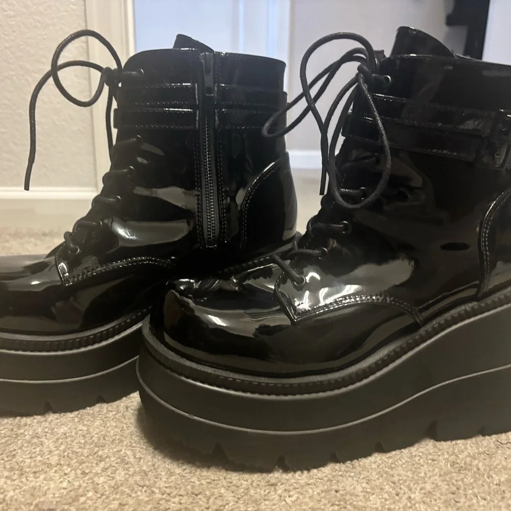 Demonia Shaker 52 Black Pstent Platform Ankle Boots. Vegan. Womens size 10 - Picture 8 of 11